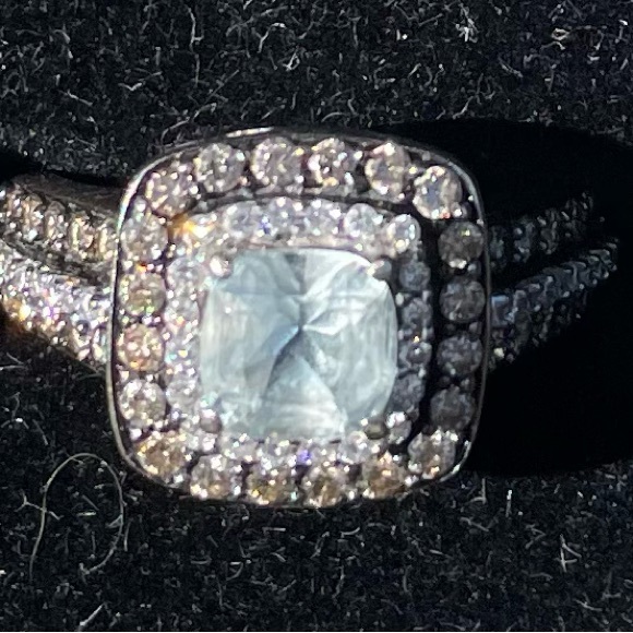 Ok all my chocolate, diamond lovers! Take a look at this beautiful Le’Veon ring! - Picture 12 of 14